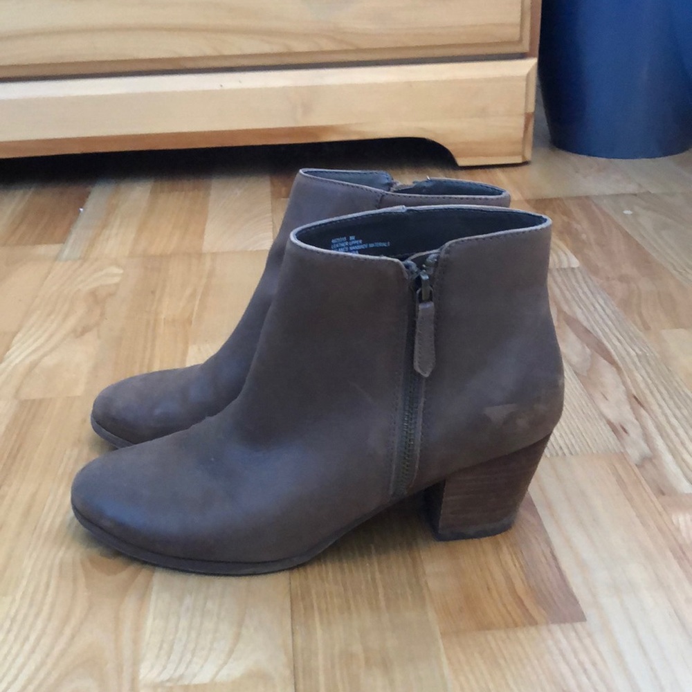 Women’s Crown brown booties size 8